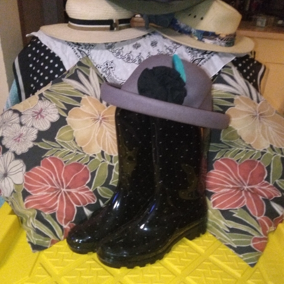 ACCESSORIES OF ALL SORTS - Picture 6 of 13